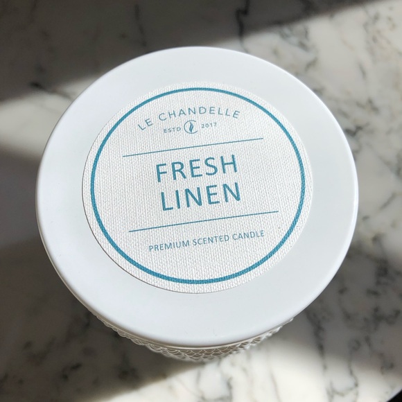 NWT Le Chandelle Candle HARD TO FIND Fresh Linen Scented Candle 16 oz - Picture 4 of 8